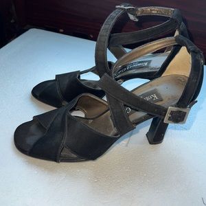Kenneth Cole black suede strappy sandal- 6.5